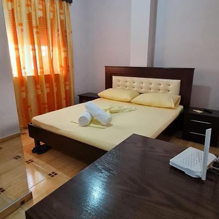 Hotel Brace จีโรคาสเตอร์ ภายนอก รูปภาพ