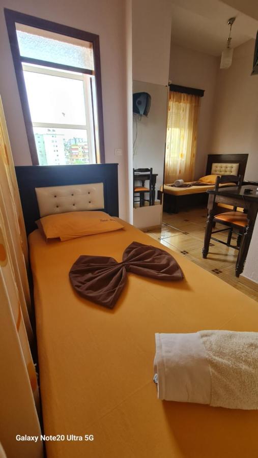 Hotel Brace จีโรคาสเตอร์ ภายนอก รูปภาพ