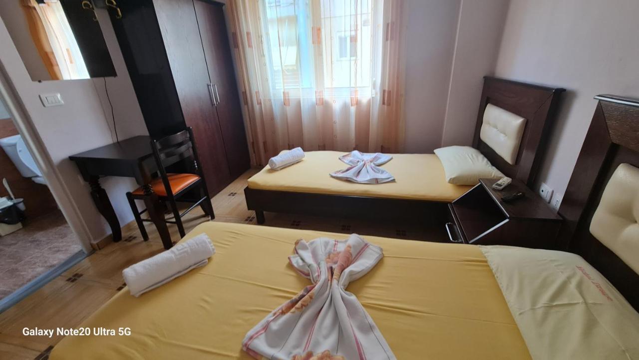 Hotel Brace จีโรคาสเตอร์ ภายนอก รูปภาพ