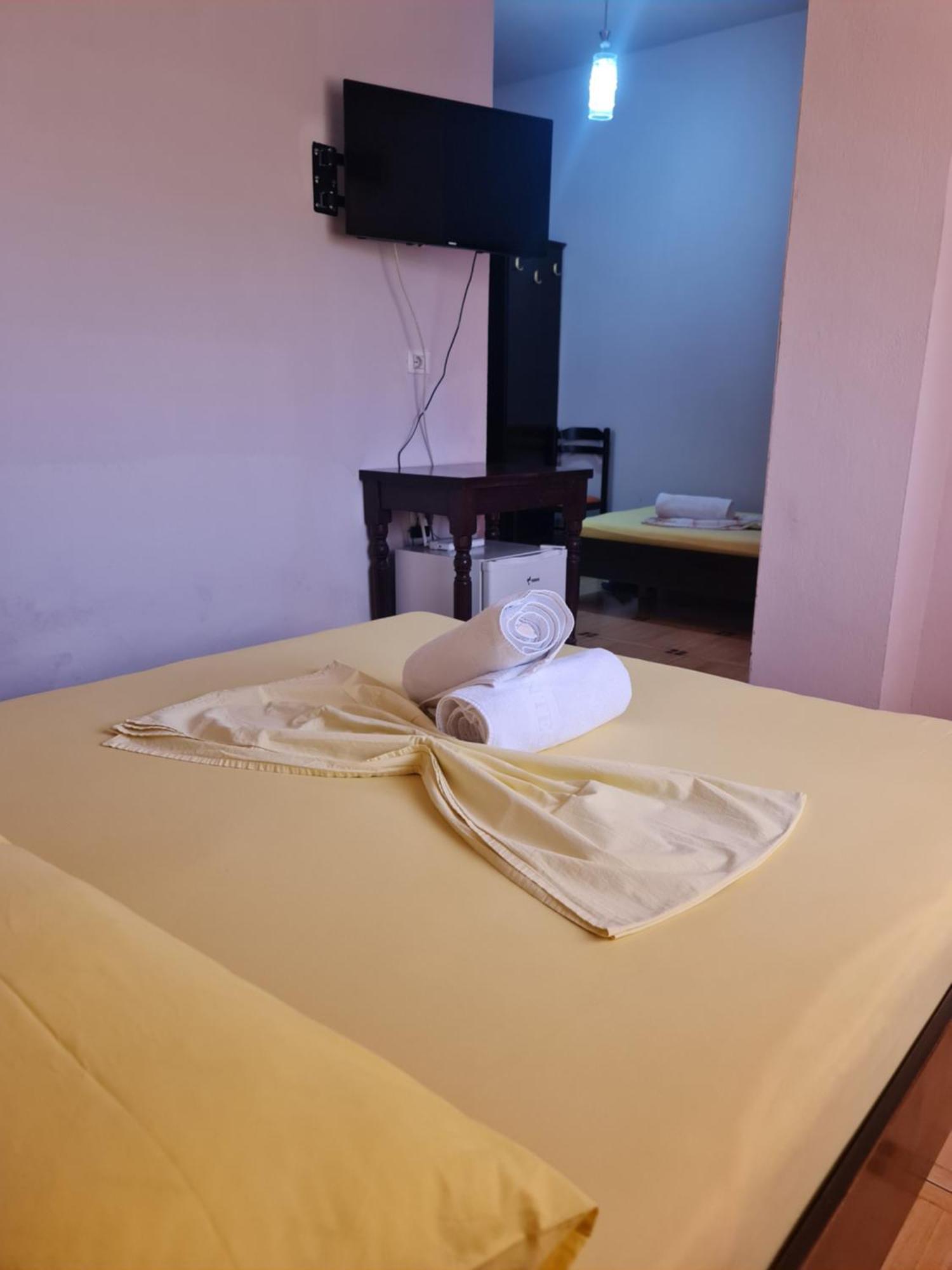 Hotel Brace จีโรคาสเตอร์ ภายนอก รูปภาพ