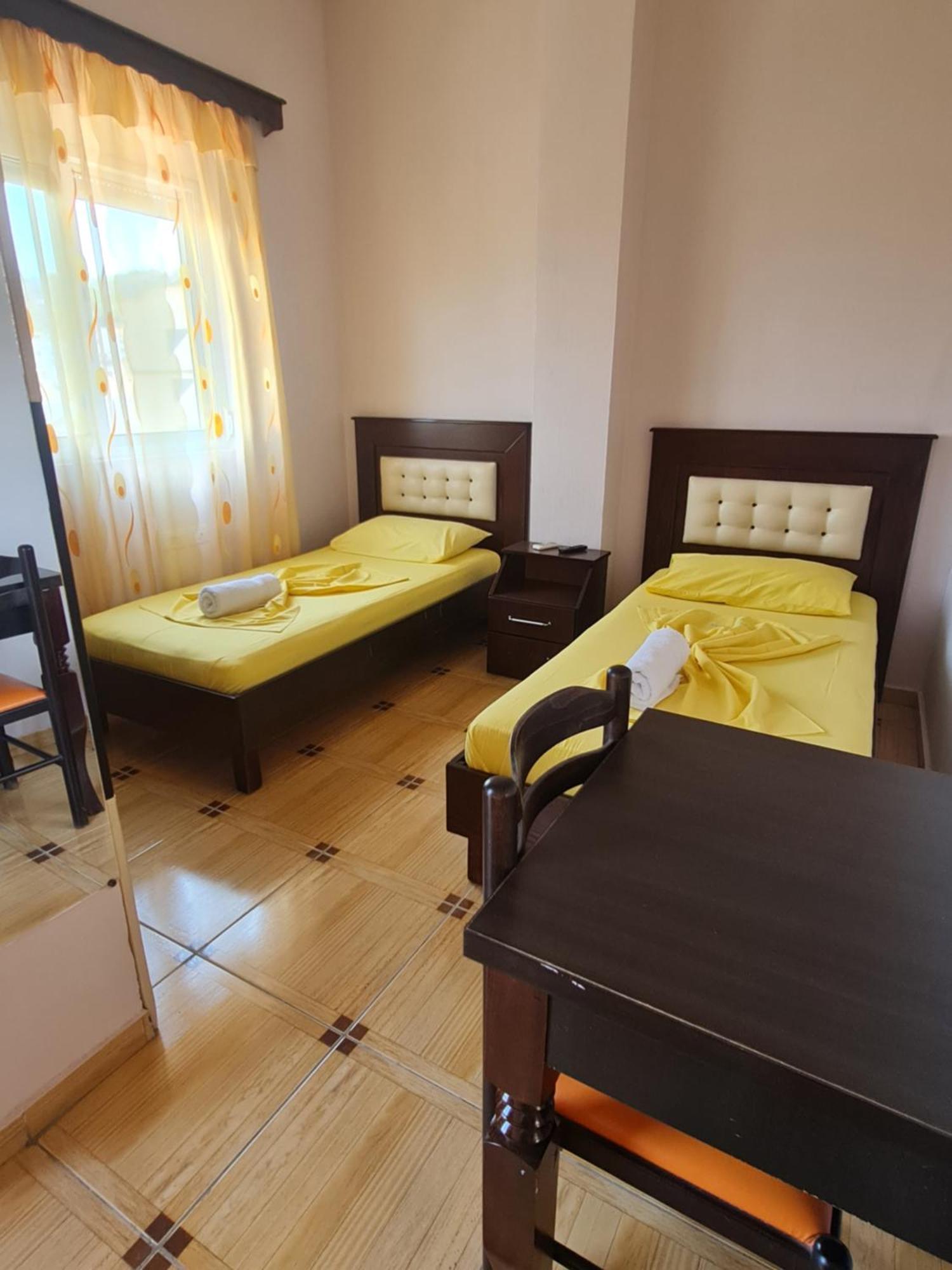 Hotel Brace จีโรคาสเตอร์ ภายนอก รูปภาพ