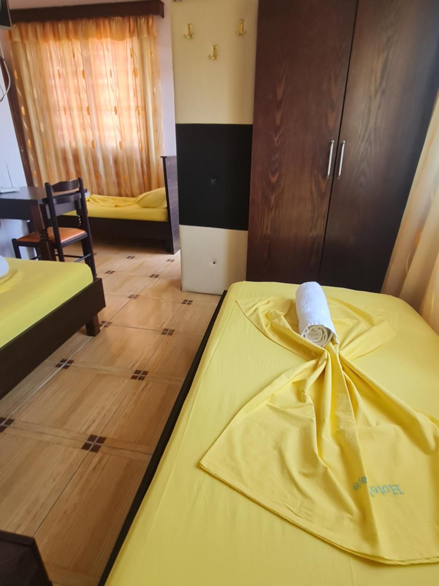 Hotel Brace จีโรคาสเตอร์ ภายนอก รูปภาพ