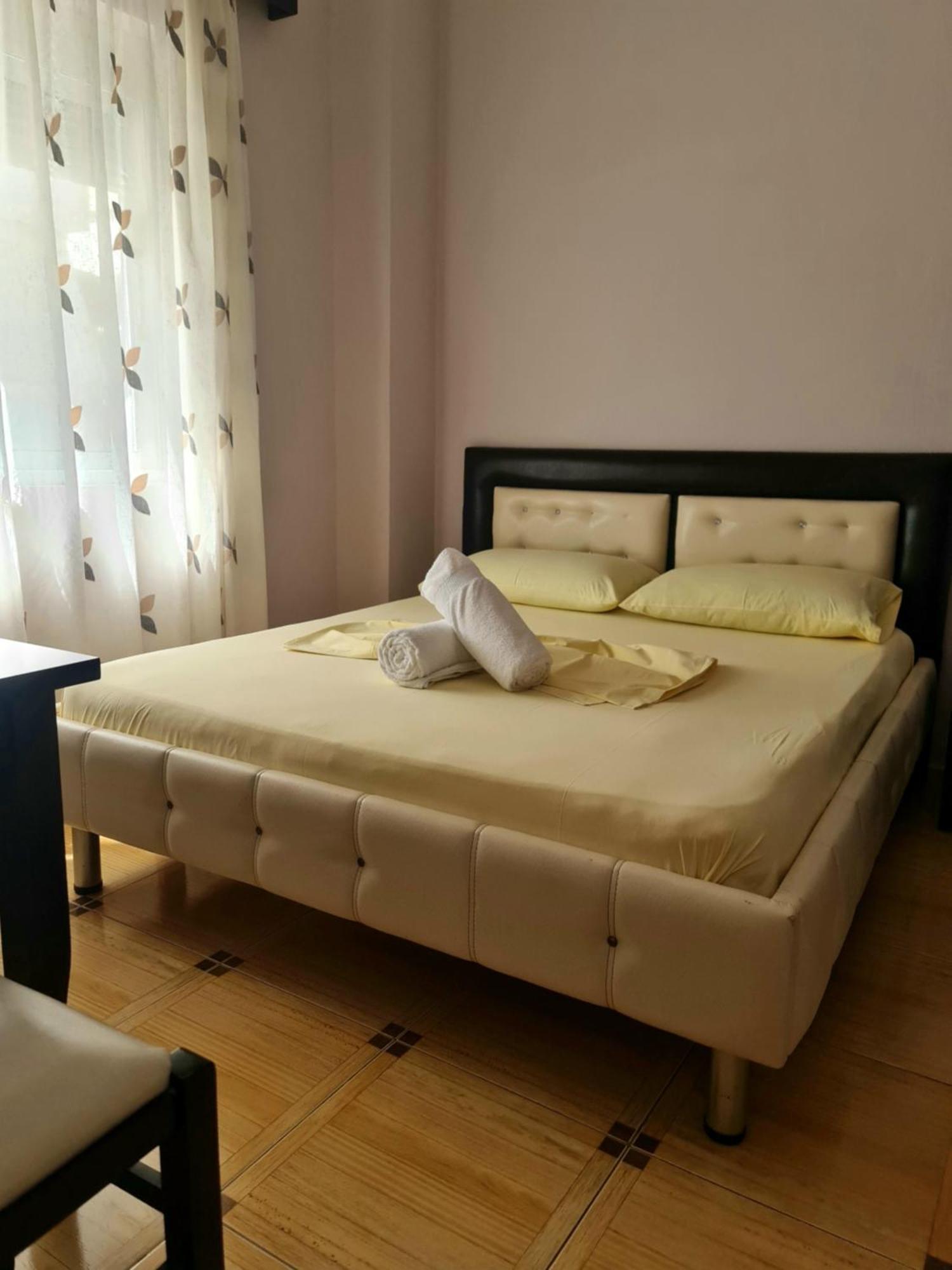 Hotel Brace จีโรคาสเตอร์ ภายนอก รูปภาพ